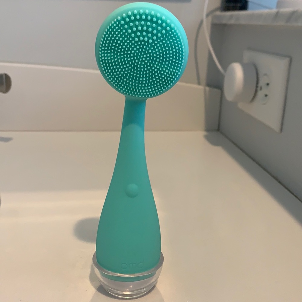 PMD clean facial cleansing brush